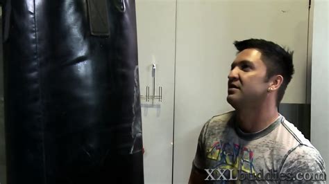 Hunk Gets Beard Jizzed After Hardcore