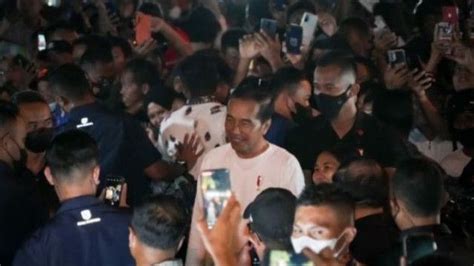 Jokowi Dianugerahi Gelar Adat Kesultanan Ternate Era Id