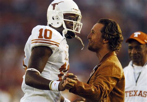 Mcconaughey Heisman Trophy Winner Honored By Texas Exes