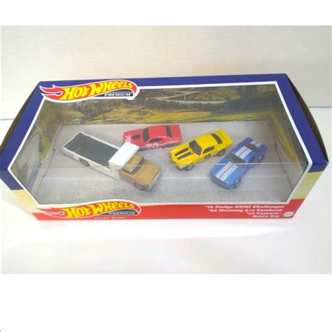 Hot Wheels Toys Hot Wheels Premium Pony Wars Diorama Hemi Challenger Mustang Fastback Camaro