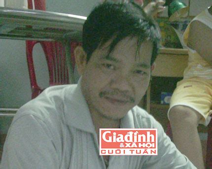 Đắng lòng bố phát hiện con gái chụp ảnh nude gửi trai lạ