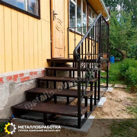 Крыльцо из металла на заказ. Купить металлическое крыльцо в Москве