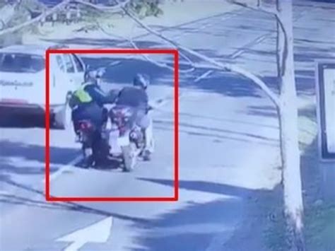 "Le volaron la boca y la nariz": otro violento robo de una moto en el GBA