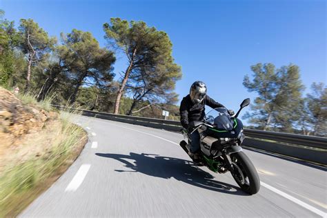 Prova Kawasaki Ninja 7 Hybrid parte 1 come è fatta la prima moto