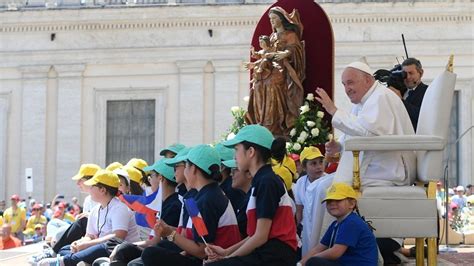 Papa Francesco Ai Bambini Lo Spirito Santo Ci Accompagna Nella Vita