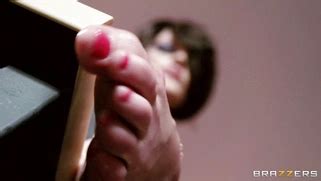 Joslyn James Lets Her Co Worker Lick Her Perfect Feet Porn Movies Movs