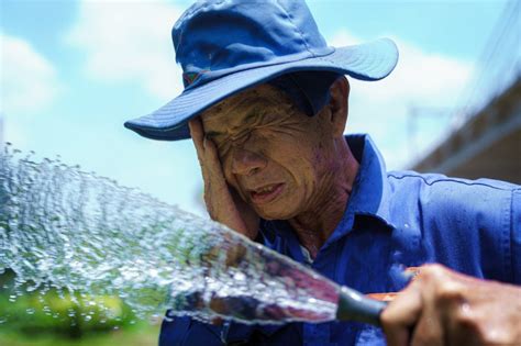 Nắng nóng gay gắt Bộ Y tế cảnh báo nguy cơ say nắng đột quỵ Y Khoa