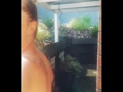 Hot MILF Cools Off XVIDEOS