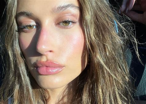 Hailey Bieber otkriva svoju omiljenu nude metodu šminkanja