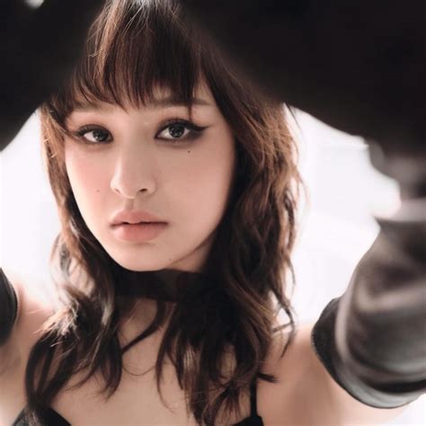 Bị chỉ trích gay gắt vì văng tục với netizen trên sóng livestream Hiền Hồ có động thái gì