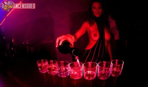 Imma Garcia Nue Dans Hot Milk