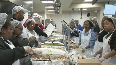 Volunteers serve Thanksgiving meal to thousands - Indianapolis News ...