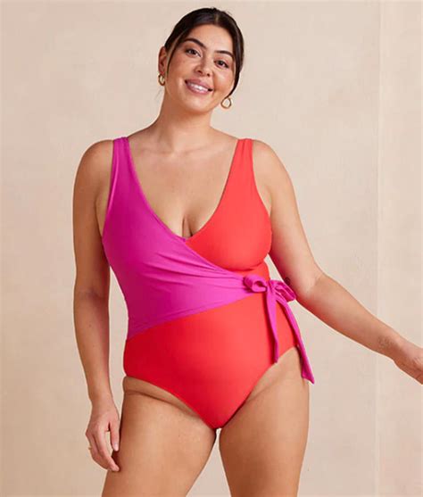 The 15 Most Flattering Swimsuits For Women With Wide Hips Plus 1 To Avoid According To Experts