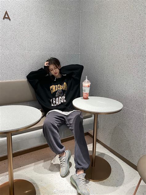 10 hot girl khuấy đảo TikTok Trung Quốc Dàn mỹ nhân xuyên không mang vẻ đẹp thiên thần