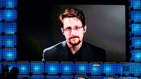 Putin Grants Edward Snowden Russian Citizenship Decree The Moscow Times