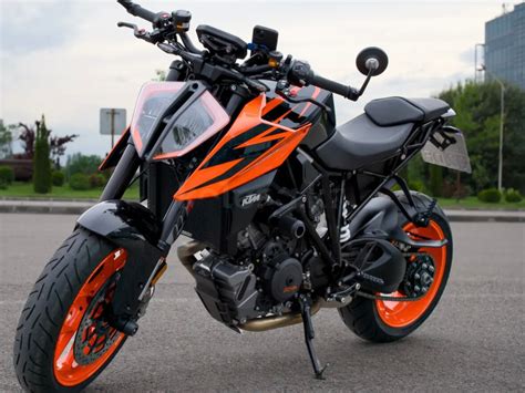 Купить б у KTM 1290 Super Duke R в Москве чёрный naked bike 2019 года по цене 1 590 000 рублей