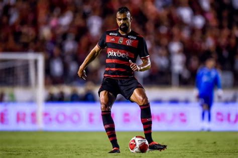 Voando Fabrício Bruno vive grande momento desde a chegada de Tite no