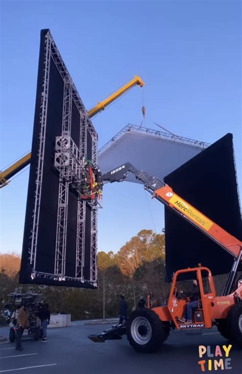 Cosmic Marvel on Twitter: "New set photos from #MsMarvel’s current ...