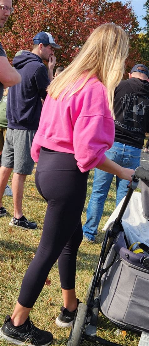 Hot Blonde Milf Mega Post Spandex Leggings Yoga Pants Forum