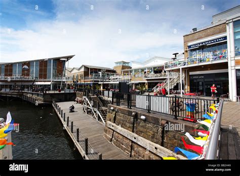 Cardiff Waterfront Shops Cafes And Restaurants Overlooking The Inner
