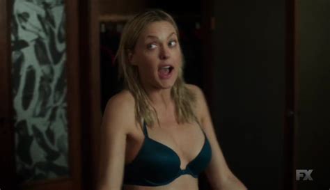 Голая Элейн Хендрикс в Sex Drugs Rock Roll