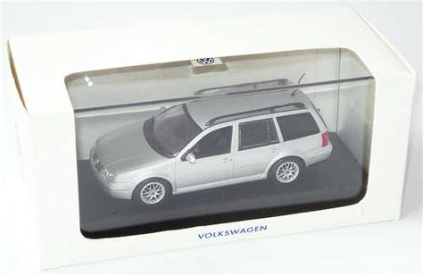 Vw Bora Variant Silber Met Werbemodell Minichamps In Der Zu