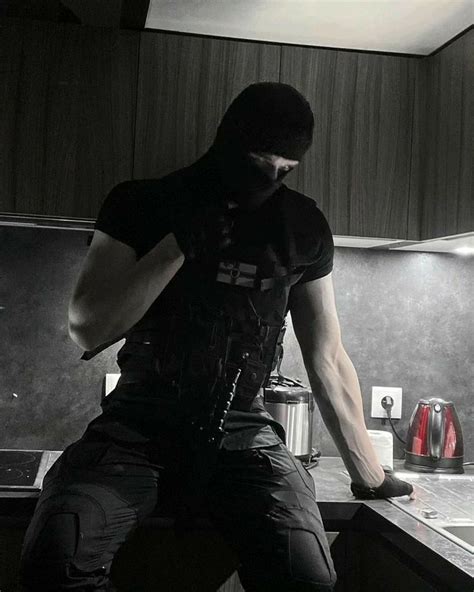 Pin by Miyase Vicdan on Kızıllar Hot army men Just beautiful men Hot biker guys