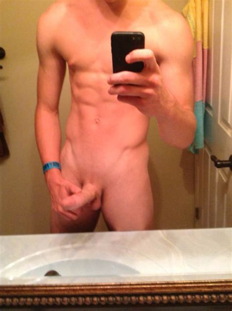 Hot Twink AndyRaak4 Goes Fully Naked MrGays