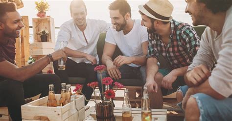 Diese Dinge erzählt er seinen Freunden über den Sex mit dir