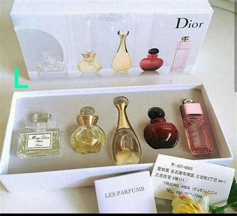 65 Kuvaa Aiheesta Dior Perfume Book