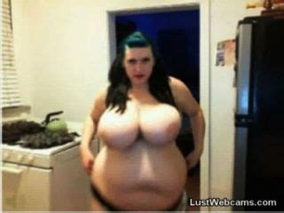 BBW Plays With Her Huge Tits On Cam Hotntubes