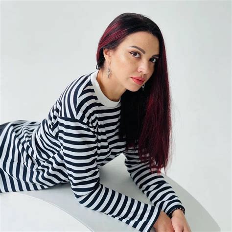 Viki Bellson Cam Model Free Live Sex Show Chat Stripchat