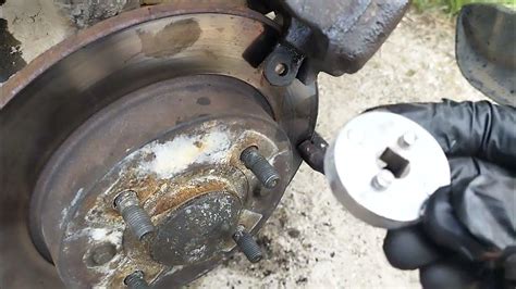 Тормозная система задний суппорт вылезла манжета Мицубиси Каризма - YouTube
