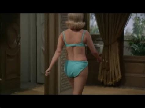 9 Hot Sexy Debbie Reynolds Bikini Pics