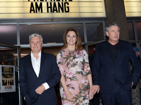 Romanverfilmung - Männer diskutieren über die Liebe und das Leben