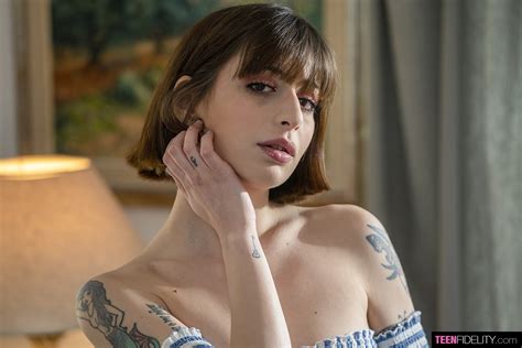 Hot Brunette Silvia Soprano Spreads Wide For Cock Photos