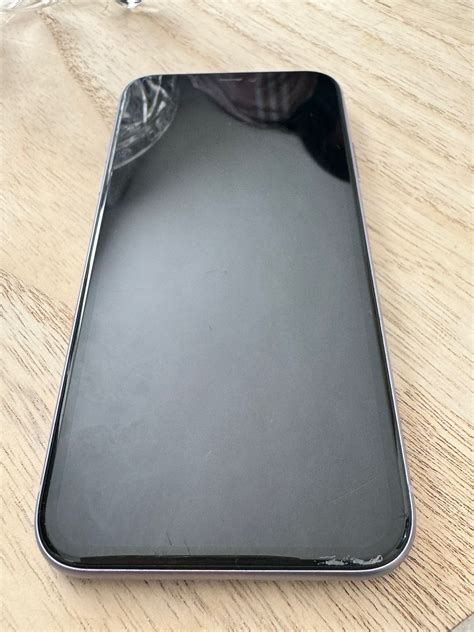 Vendo - Iphone 11 lila de 64 GB