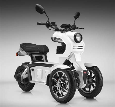 2018 3000w Dual Battery Adult Tricycle With Eec Approval - Buy Adult ...