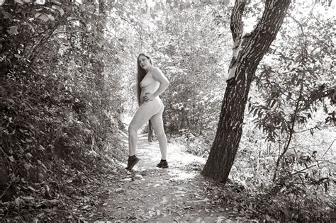 Beautiful Chick Lana Del Lust Posing Completely Naked Outdoors Photos