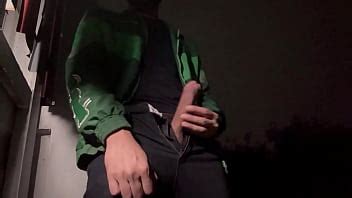 La policía quiere un poco de agua del repartidor XVIDEOS