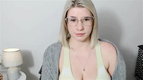 Pretty Face And Natural Huge Tits Blonde Babe Cam Teasing