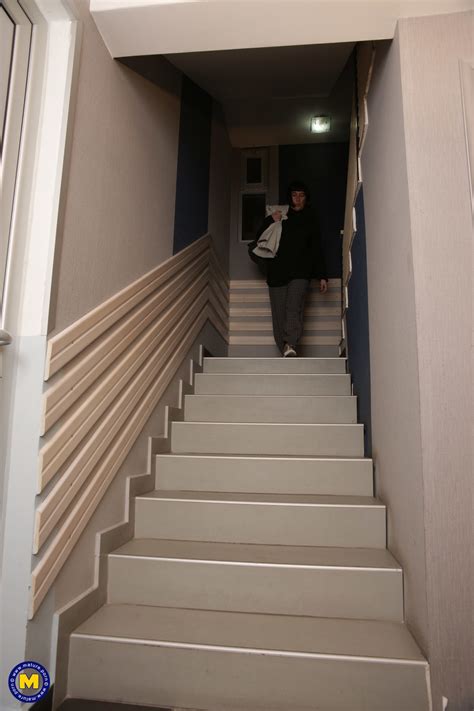 Stunning Voluptuous Mature Women Strip And Pose Naked At The Spa CoedCherry