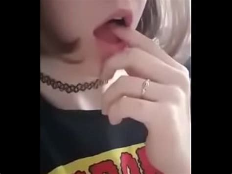 Se Chupa Los Dedos Esta Perra Xvideos