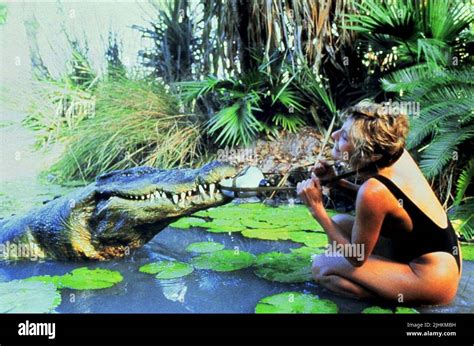 Crocodile dundee 1986 linda kozlowski hi-res stock photography and ...
