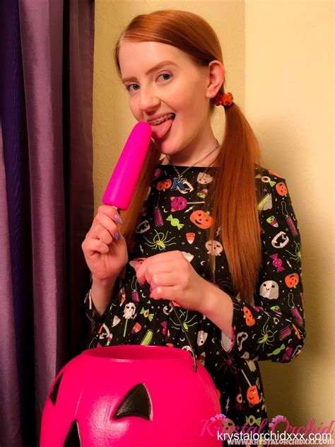 Horny Babe Cherry Fae Drilling Her Pussy With A Pink Toy Photos