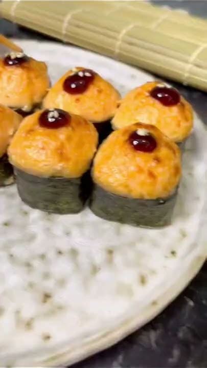ШАПОЧКА для запечённых роллов 🍣 #роллы #суши #sushi - YouTube