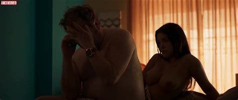 Naked Lina Nieto In Lavaperros