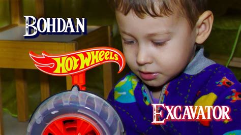 Hot Wheels City Super Twist Tire Хот Вілс Трюки на шиномонтажі YouTube