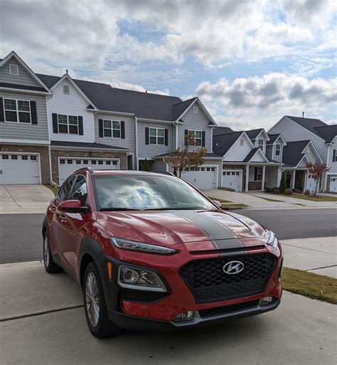 Put a racing stripe on my 2019 Hyundai Kona : r/Hyundai