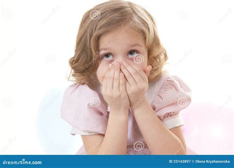 Petite Fille Blonde Adorable Effray E Image Stock Image Du Blanc Crainte